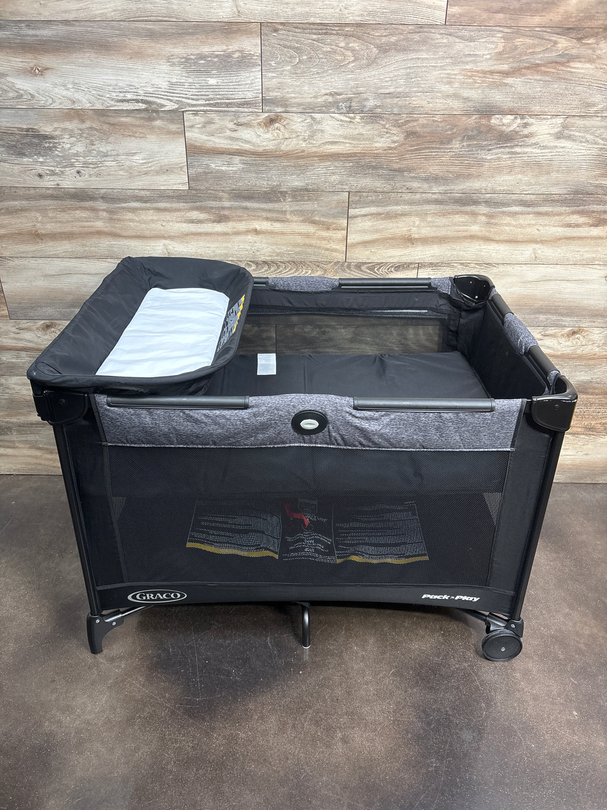 Graco Pack 'n Play Simple Solutions in Cam
