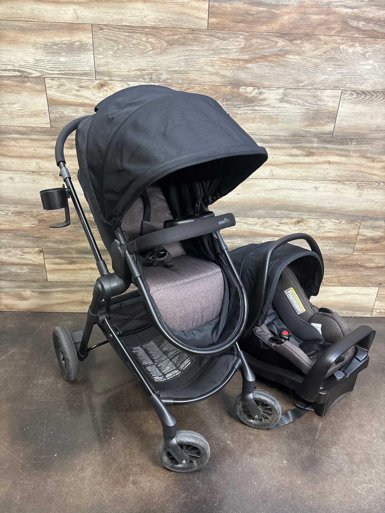 Evenflo Pivot Modular Travel System w/ LiteMax Infant Car Seat in Casual Gray