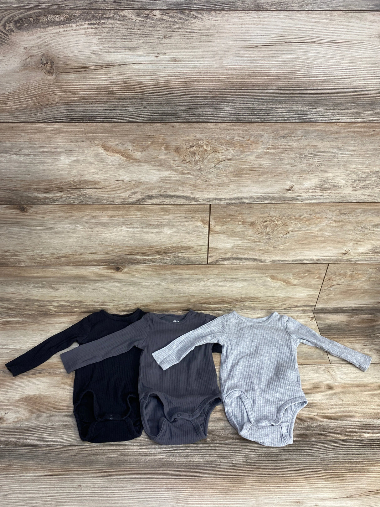 H&M Long Sleeve Ribbed Bodysuits 3pk Grey sz 6m