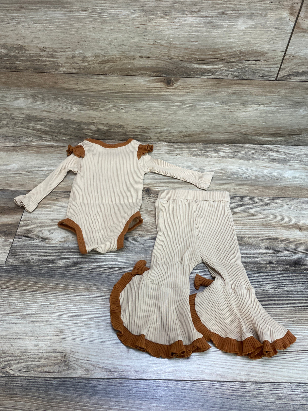 2pc Hey Cutie Ribbed Bodysuit & Pants Brown sz 0-3m