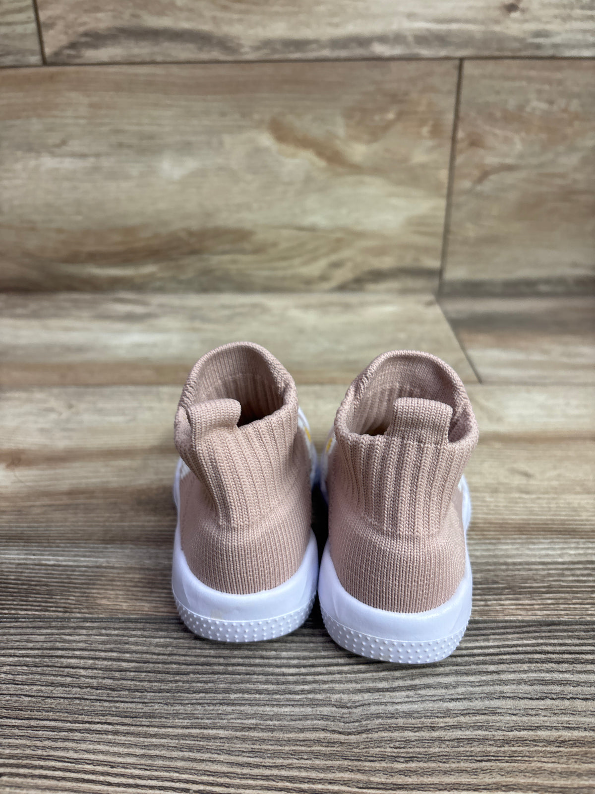 NEW Morendl Non-Slip Mesh Walking Sock Sneakers Beige sz 4/5c
