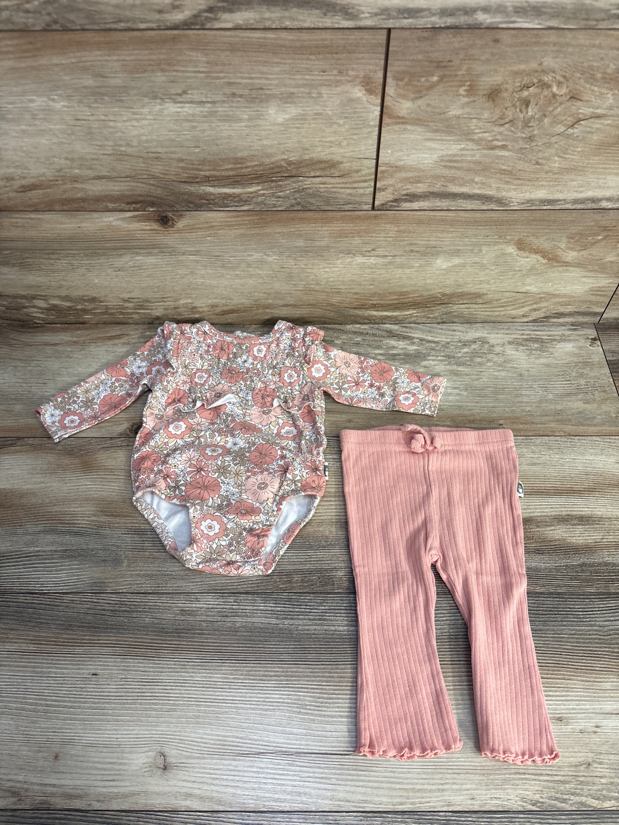 Rabbit Bear 2pc Floral Bodysuit & Ribbed Pants Set Peach sz 6-9m