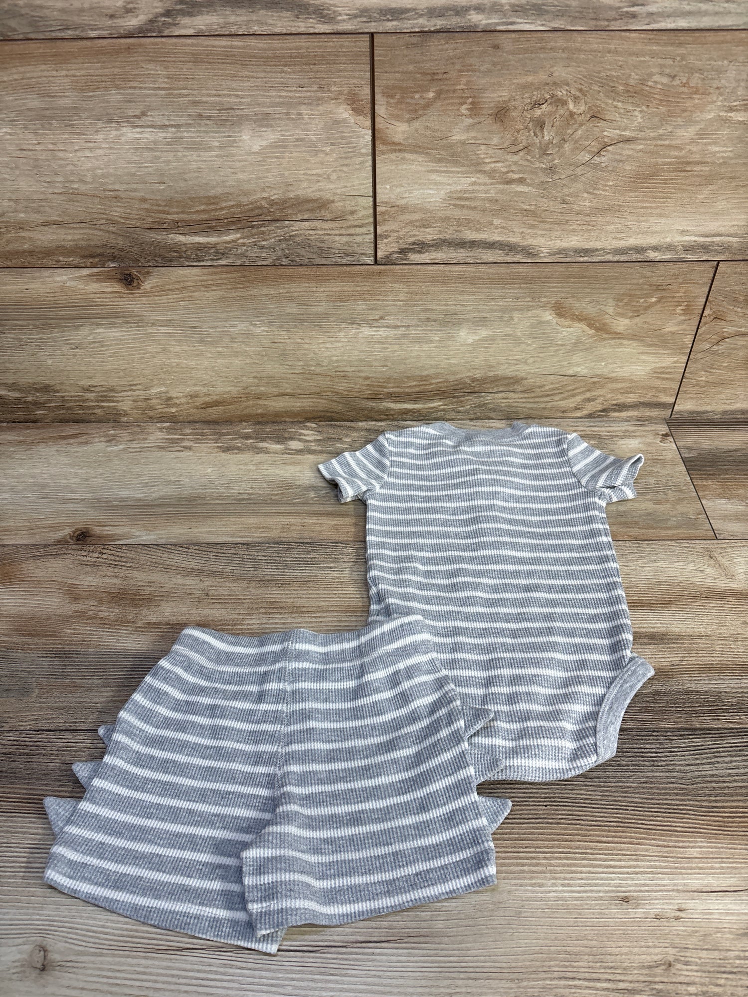 Carter's 2pc Waffle Knit Henley Bodysuit & Shorts Set Grey sz 12m