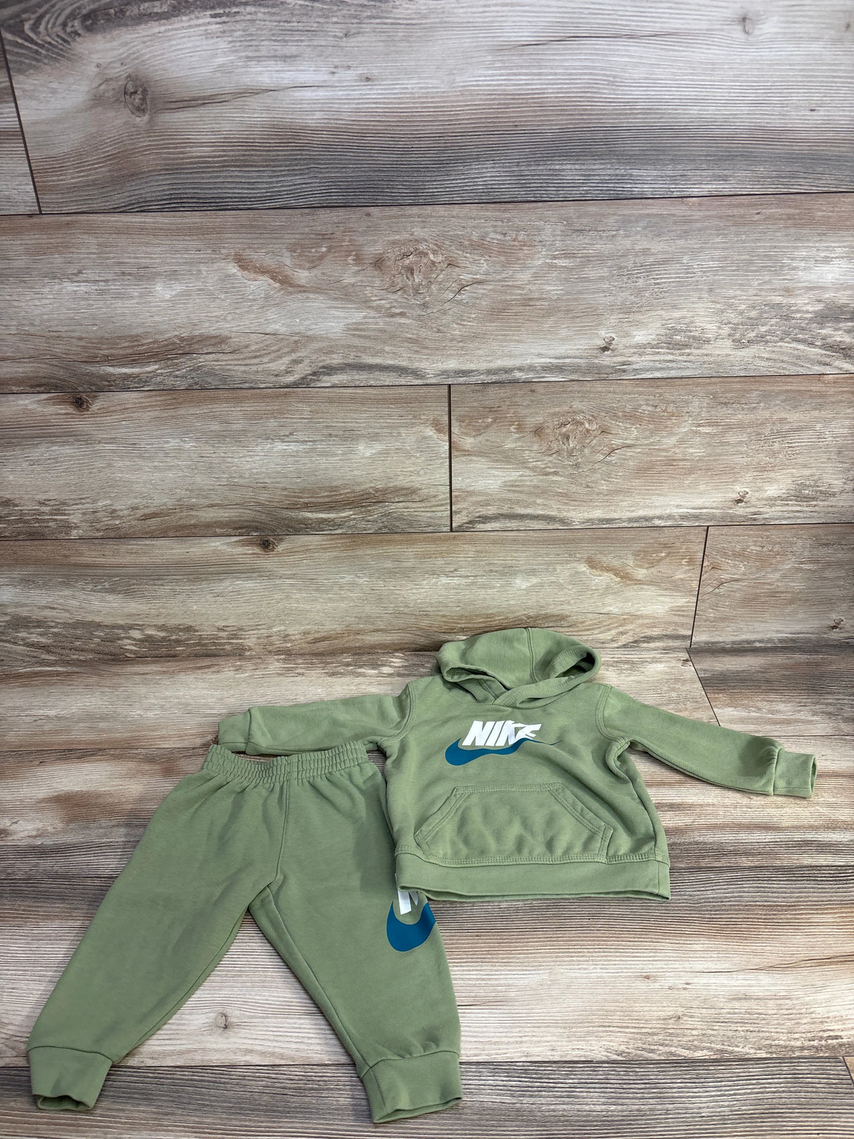 Nike 2pc Pull Over Hoodie & Jogger Set Green sz 12m