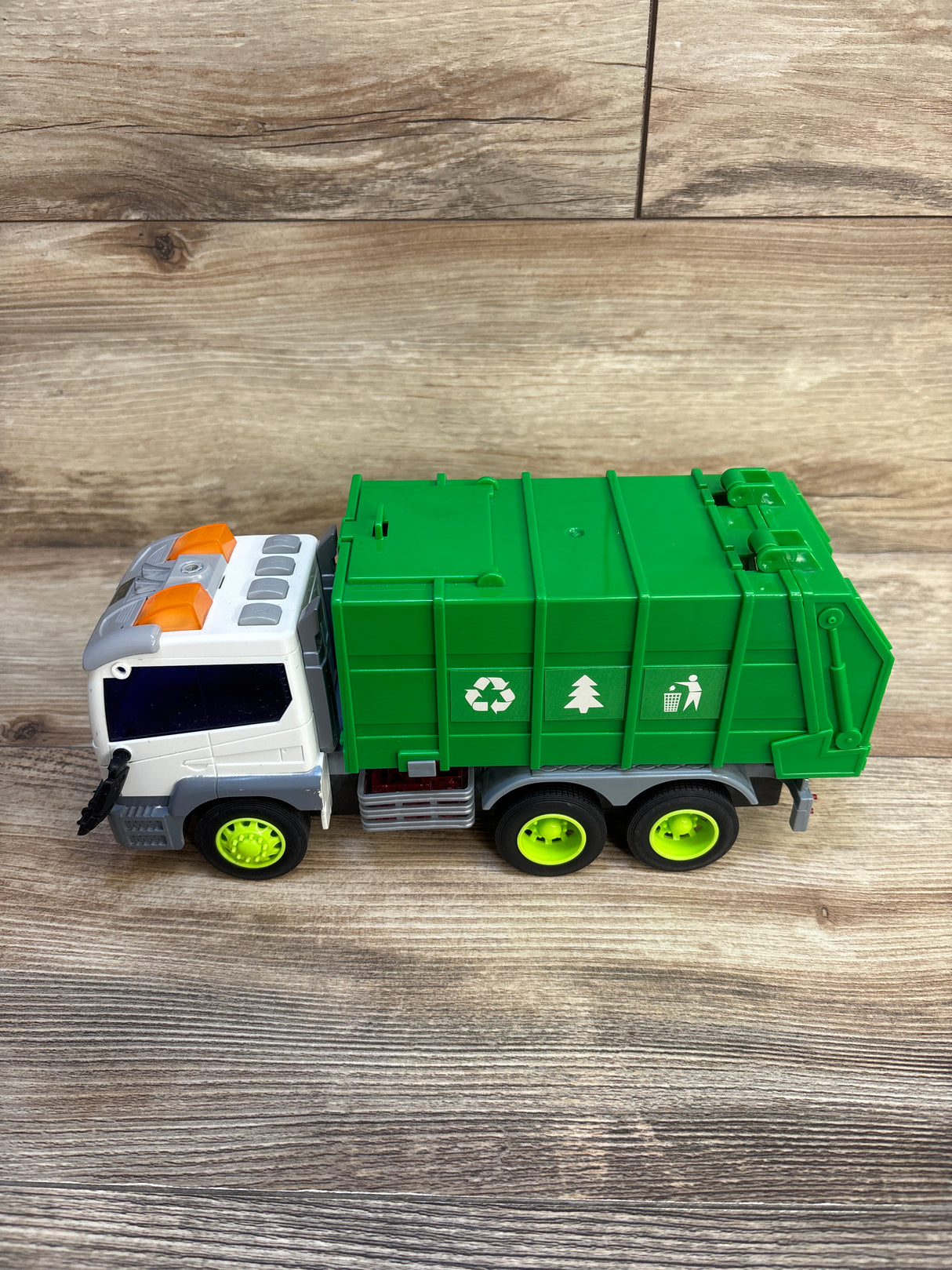 Maxx Action Recycling Truck