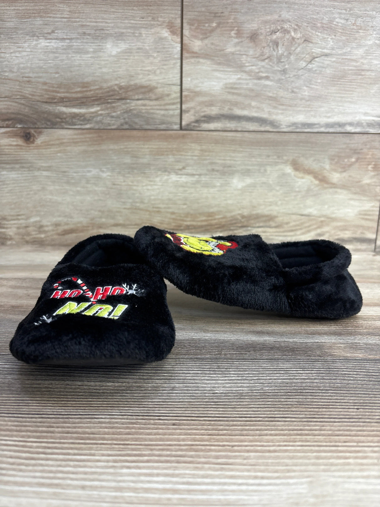 The Grinch Slippers Black sz 13c/1Y