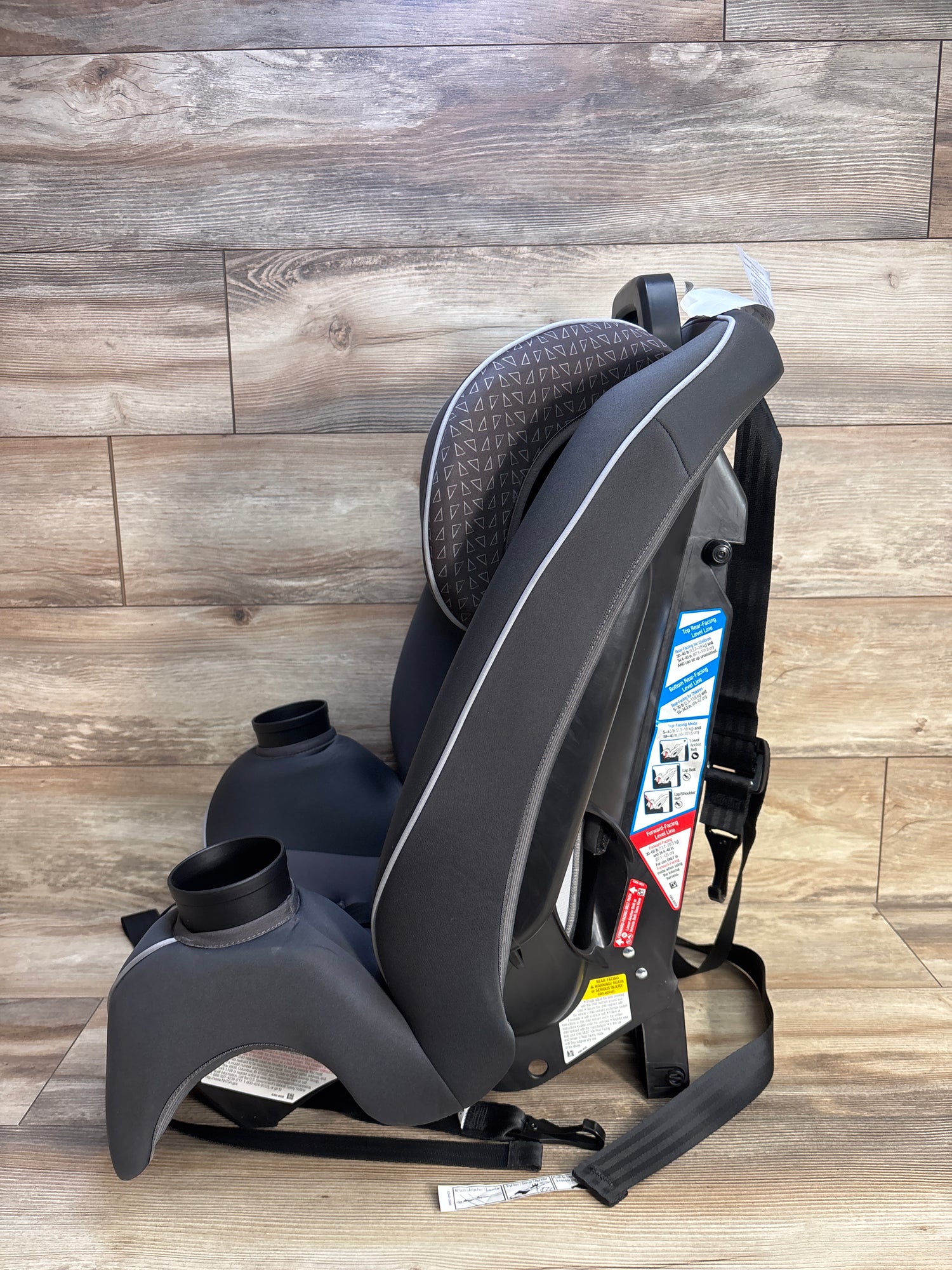 Cosco Easy Elite Slim All-in-One Convertible Car Seat in Grey Glyphs