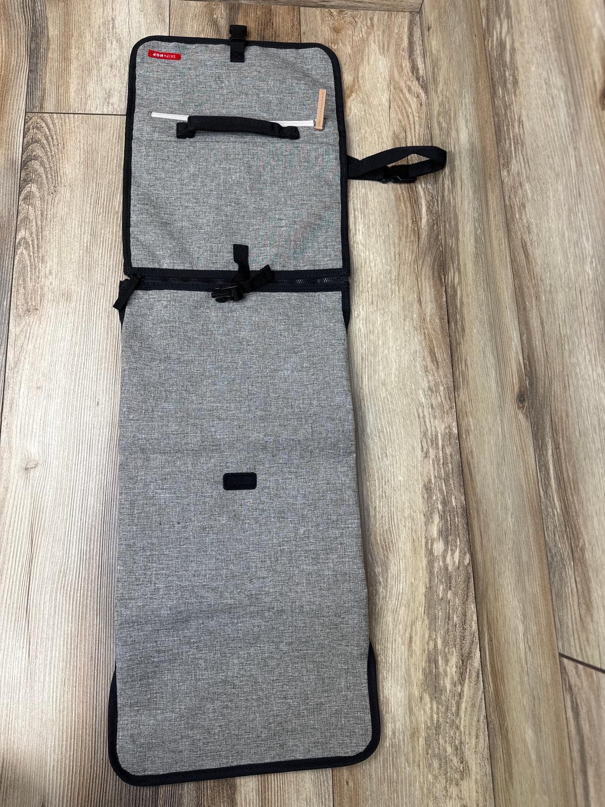 Skip Hop Pronto Signature Changing Station Grey