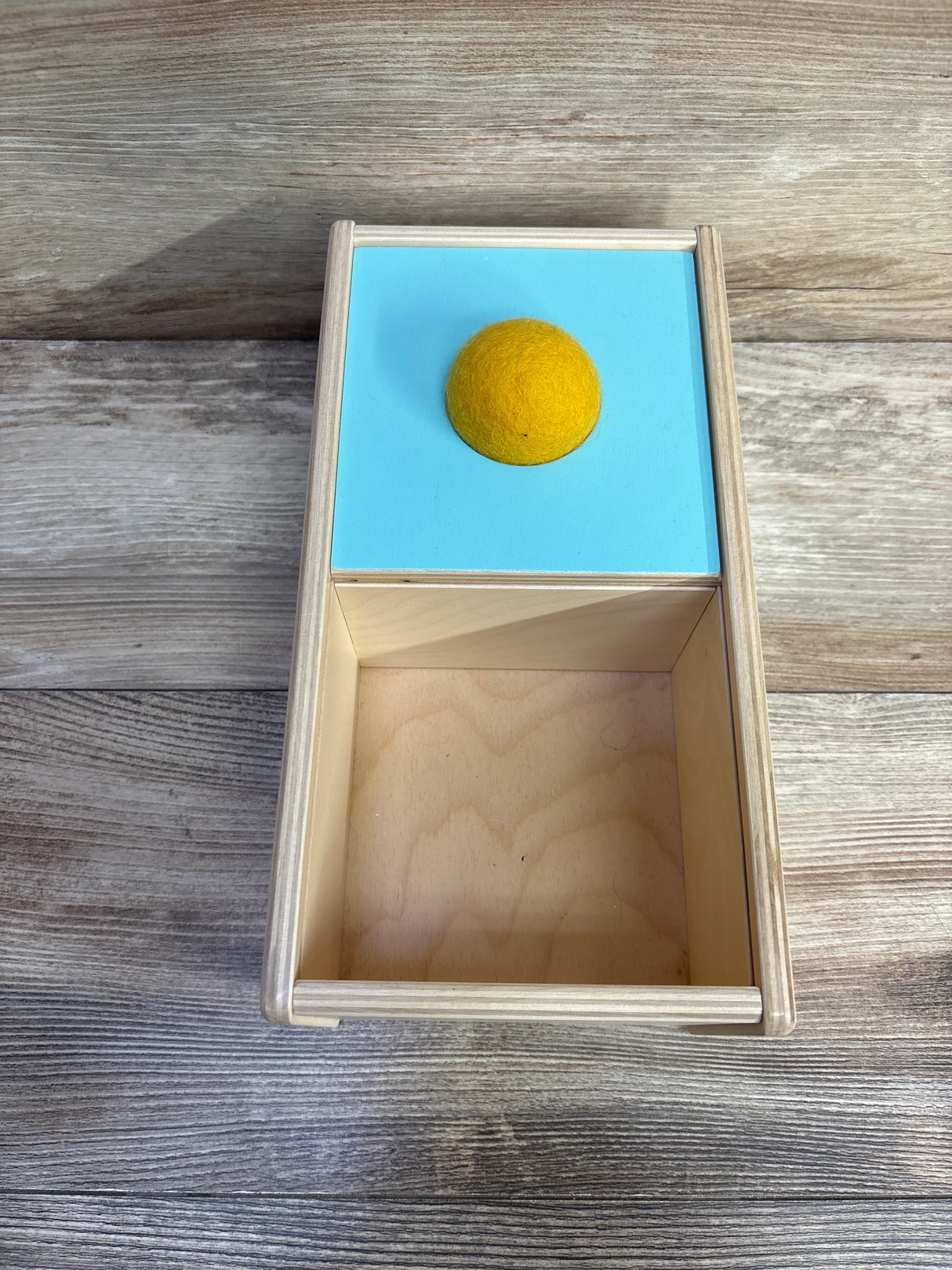 Lovevery Sliding Top Box, Blue