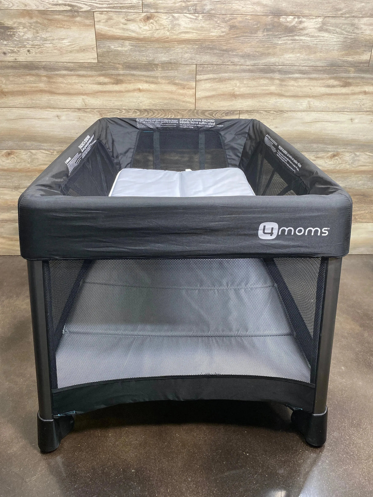 4Moms Breeze Plus Playard with Sheets