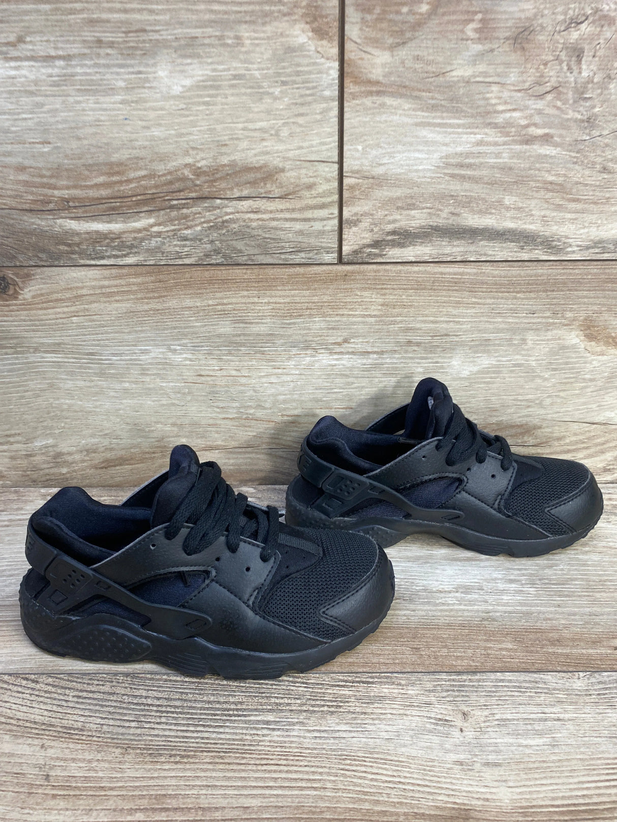 Nike Air Huarache Run Triple Black Sneakers sz 2Y