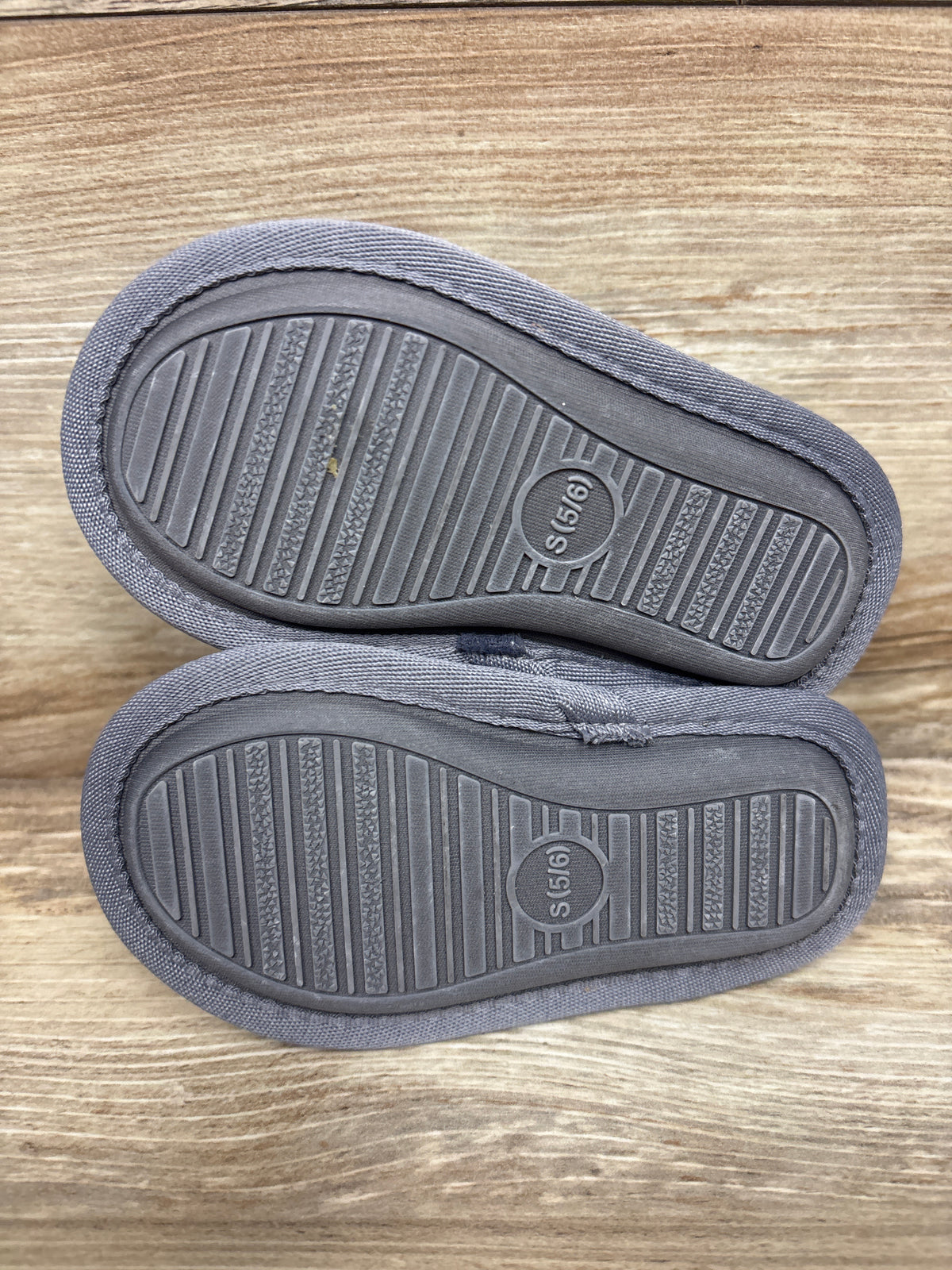 NWOT Cat & jack Jason Scuff Slippers Grey sz 5/6c