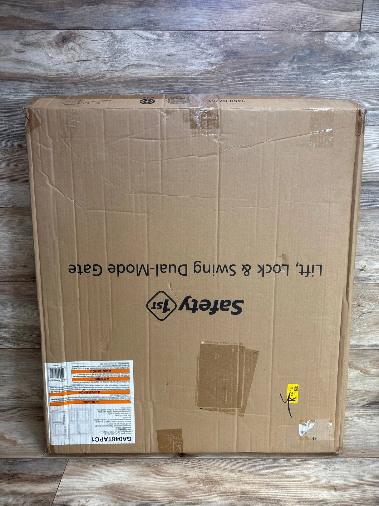 NEW Safety 1st Lift, Lock, & Swing Dual-Mode Baby Gate, White 28''-42''