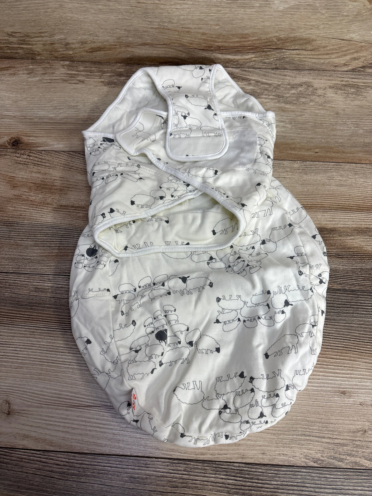 Ergobaby The Swaddler Sheep Print White sz 0-3m