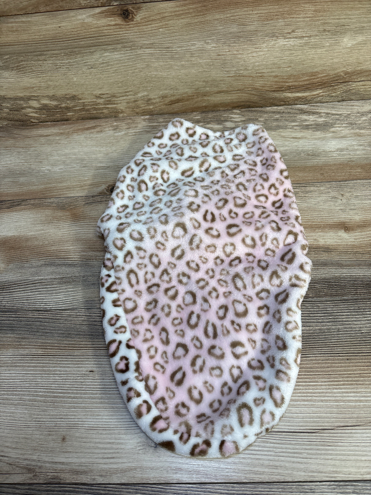 Blankets & Beyond Swaddle Wrap Leopard Print sz 0-3m