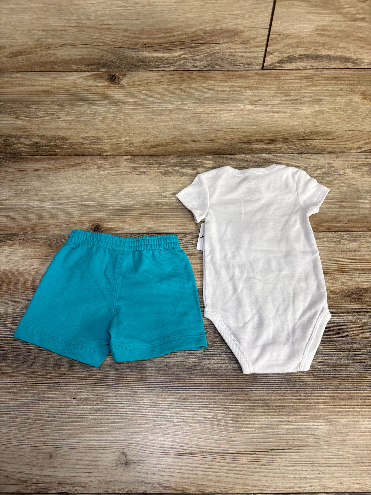NEW Nike 2pc Bodysuit & Shorts Set White sz 6m