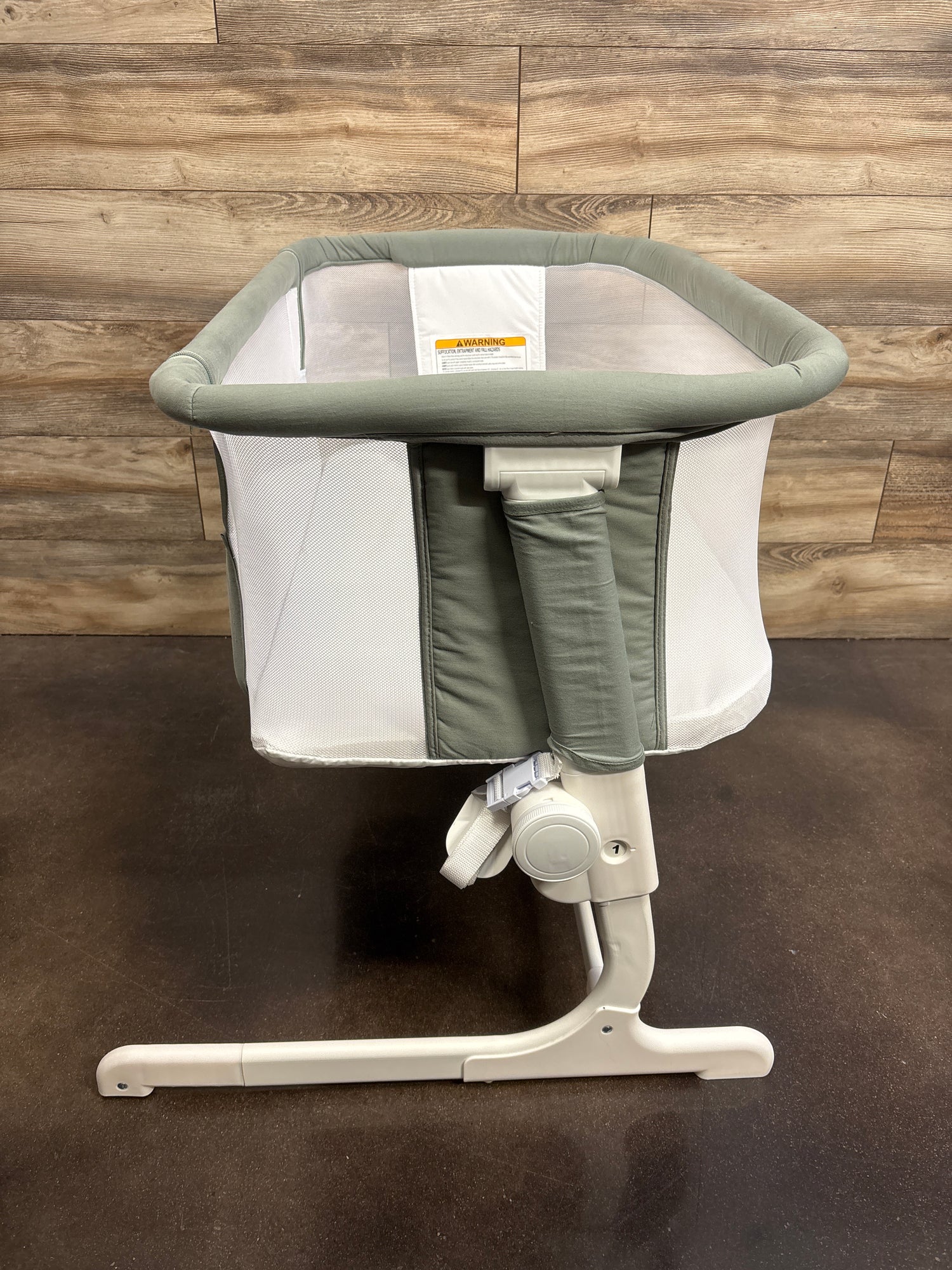 Baby Delight Beside Me Dreamer Bedside Bassinet in Sage
