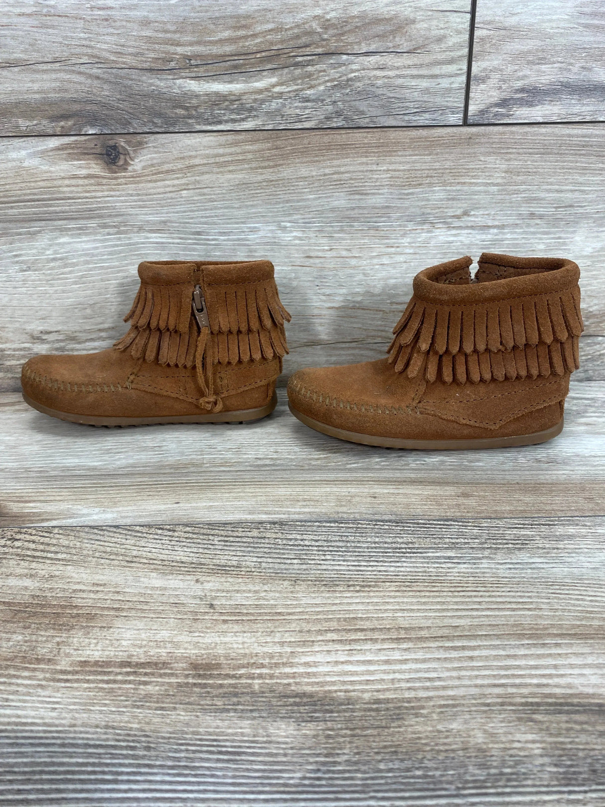 Minnetonka Double Fringe Side Zip Boot sz 9c