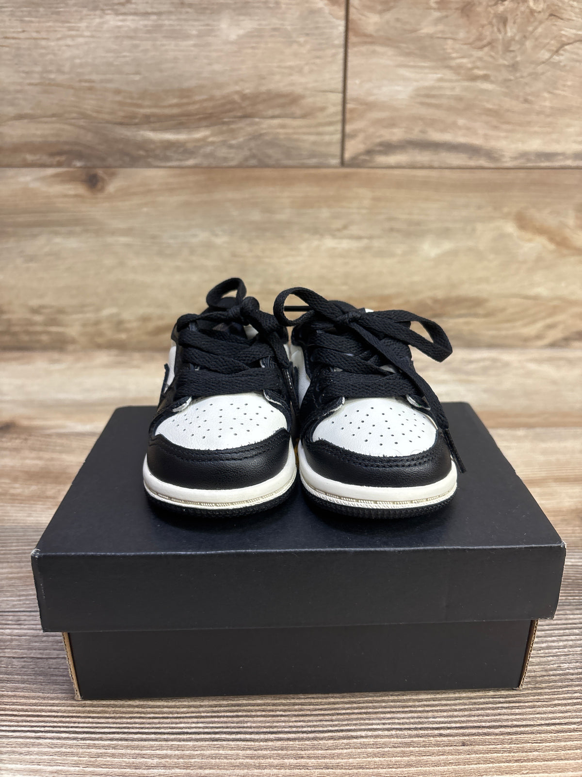 Air Jordan 1 Retro Low OG 'Mocha' Sneakers sz 4c