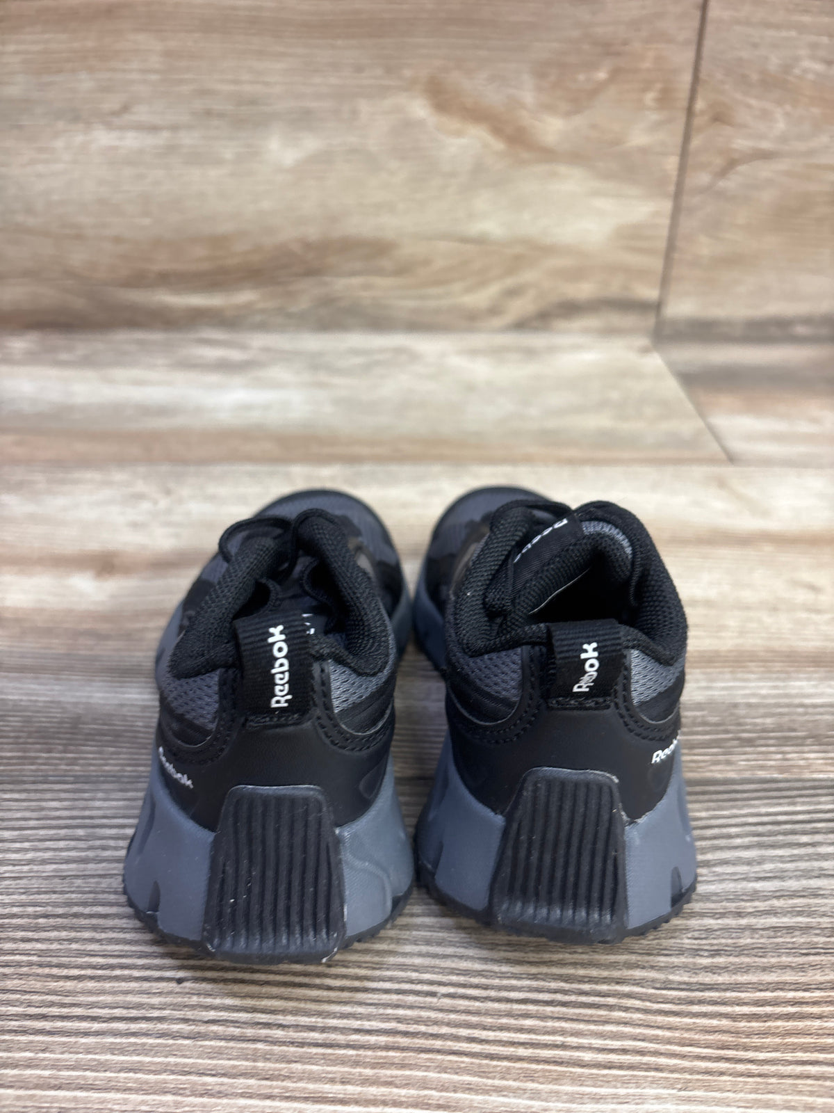 Reebok Charge Run Sneakers Black sz 6c