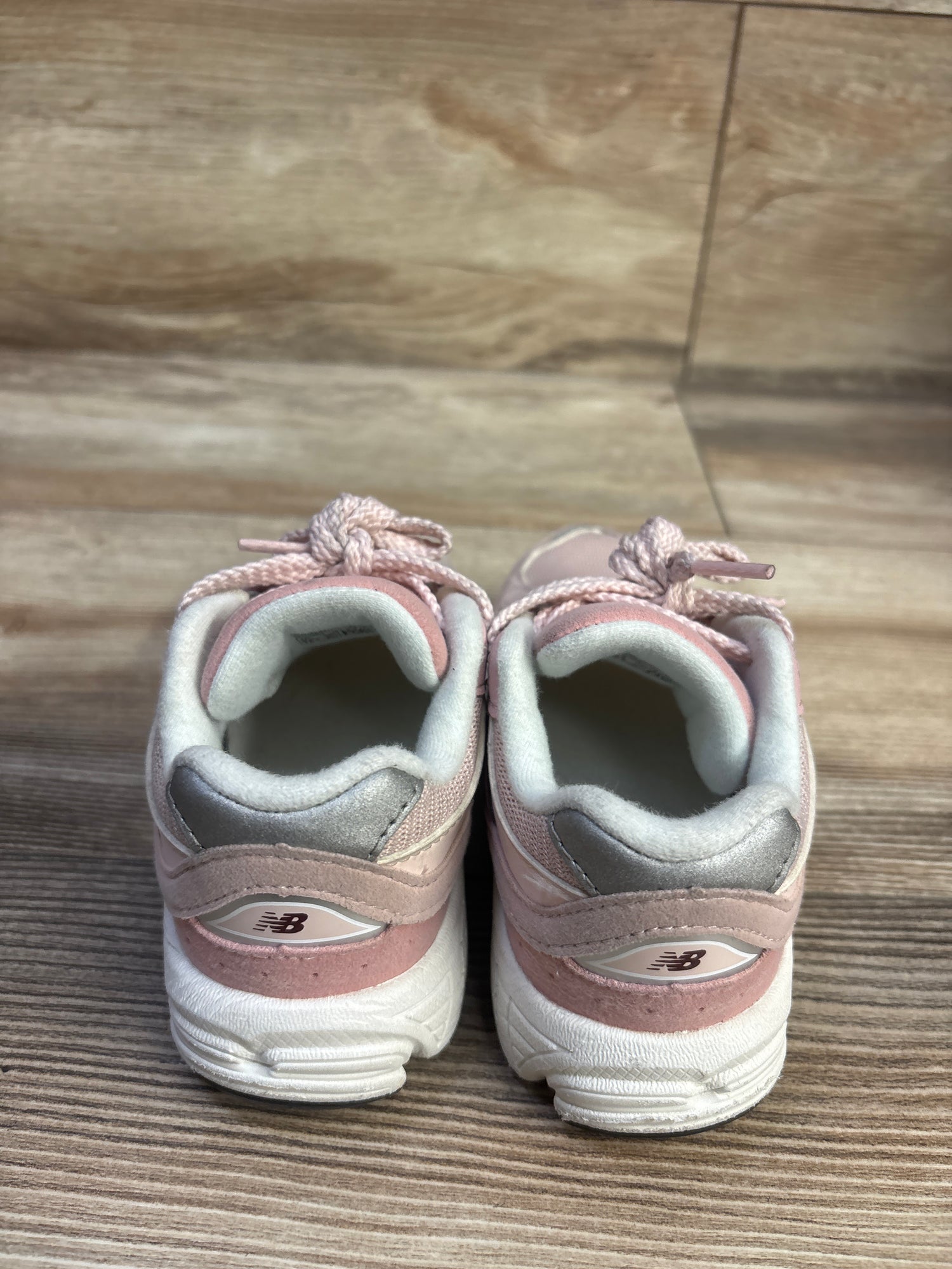 New Balance 2002R Lace-Up Sneakers Pink Sand sz 10c
