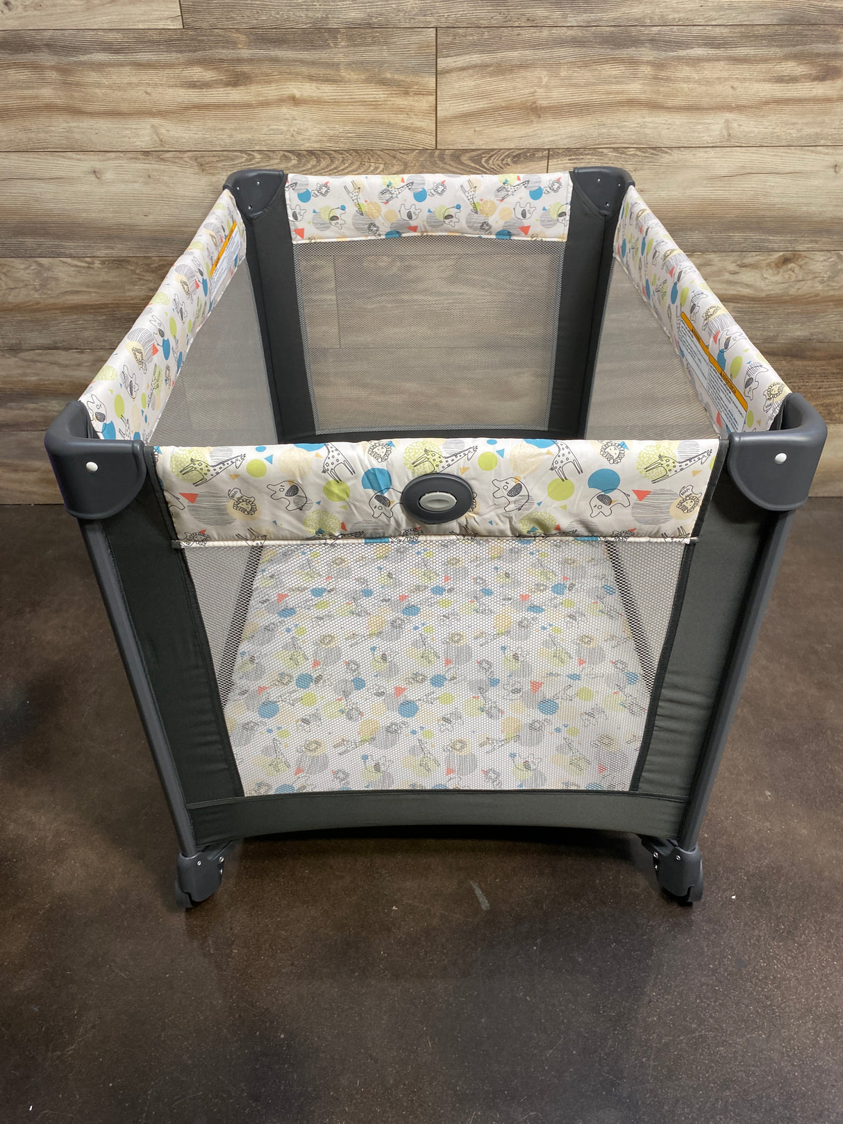 NEW Graco Pack 'n Play Portable Playard in Carnival