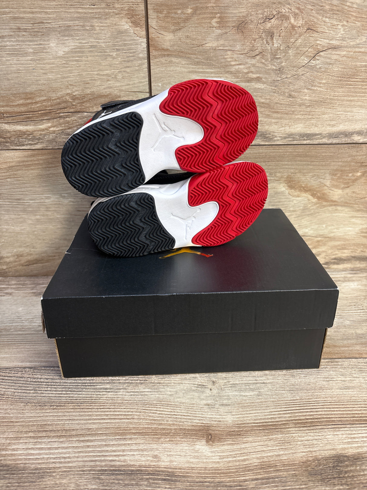 Jordan Max Aura 3 TD 'Bred' Sneakers sz 11c