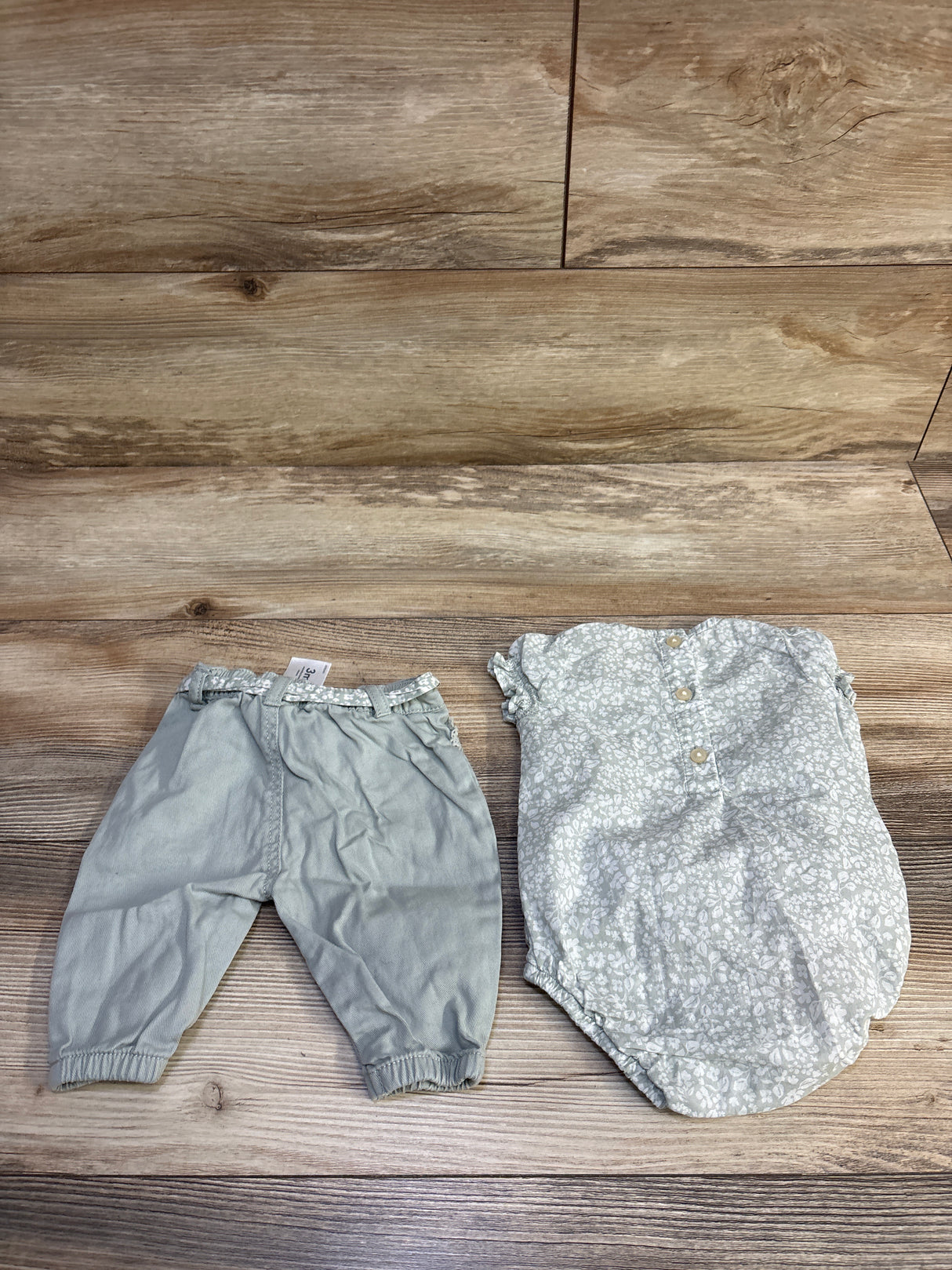 Oshkosh 3pc Bubble Romper, Pants, & Belt Green sz 3m
