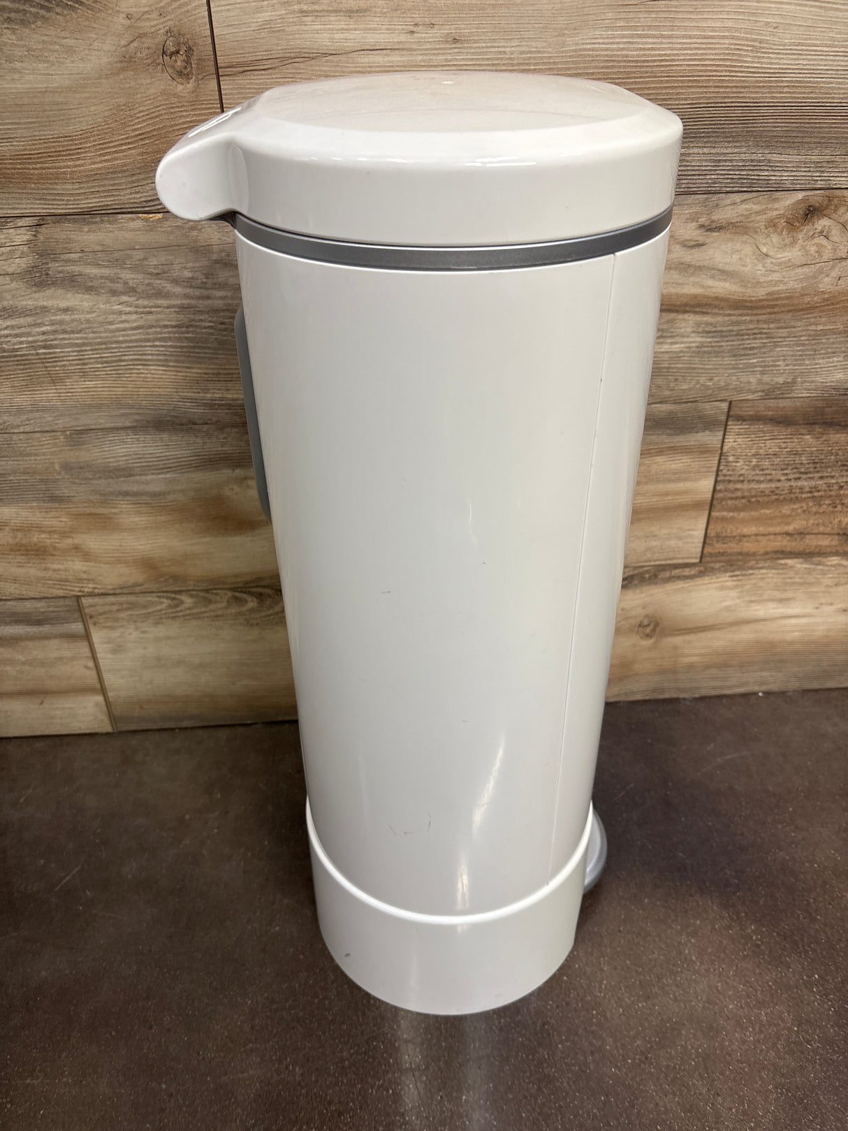 Munchkin STEP Diaper Pail, Powered by Arm & Hammer