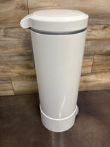 Munchkin STEP Diaper Pail, Powered by Arm & Hammer