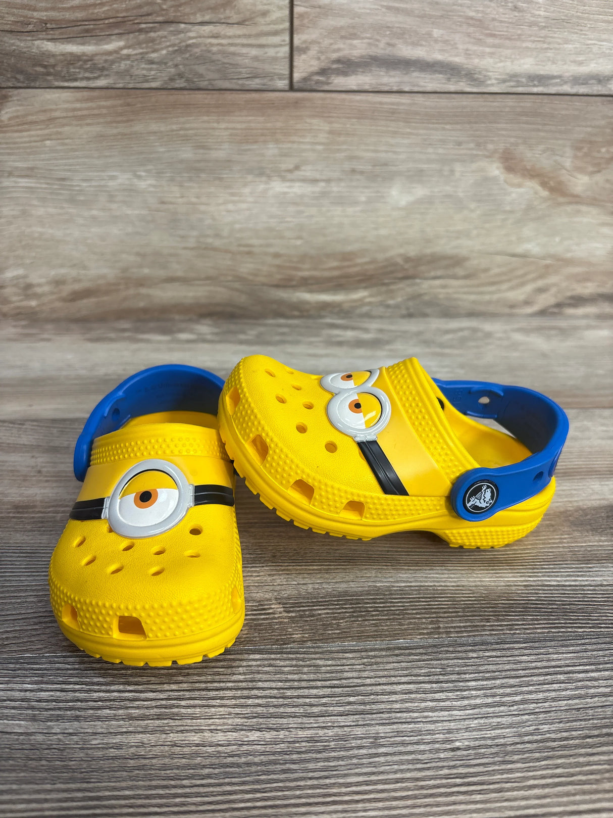 Crocs Despicable Me Minions Clogs sz 7c - Me n Mommy To Be