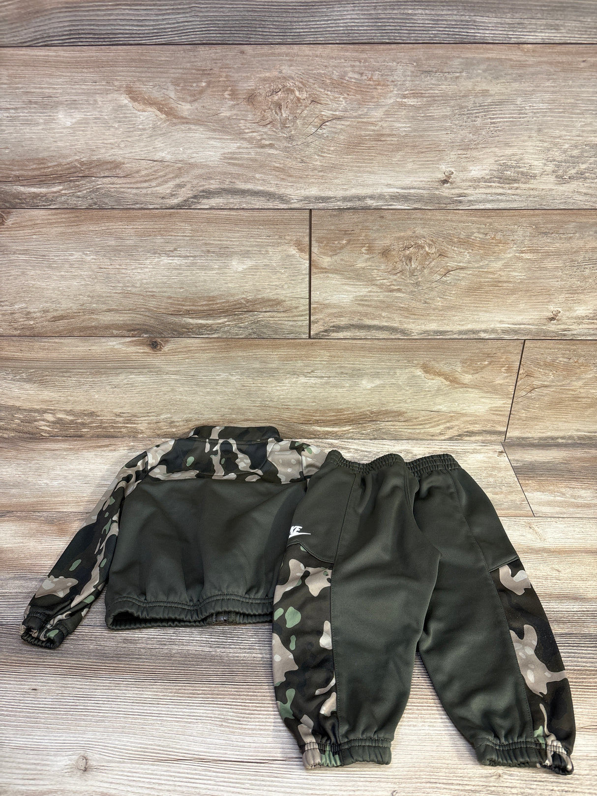Nike 2pc Tracksuit Camo Green sz 3T