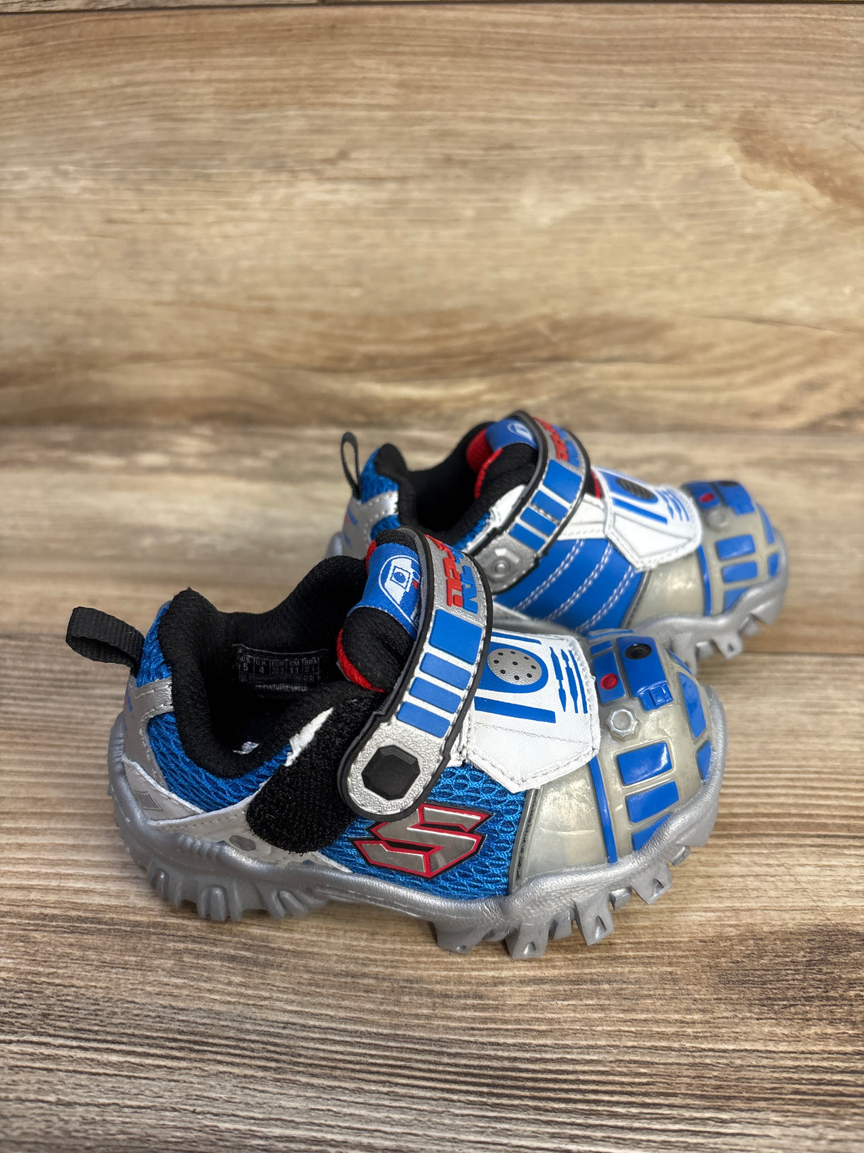 NWOT Star Wars x Skechers R2-D2 Light Up Shoes Blue sz 5c