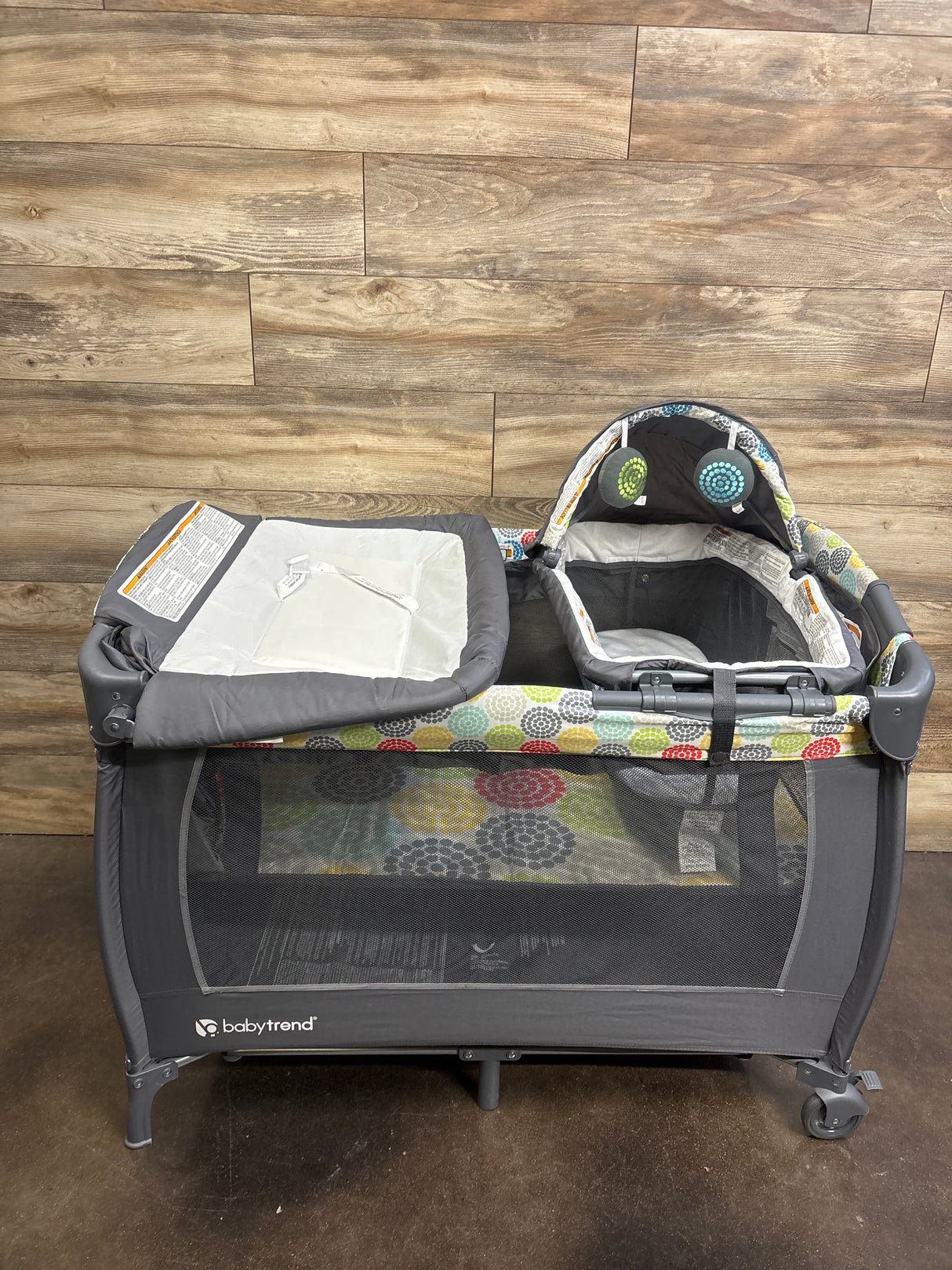 Baby Trend Lil Snooze Playard Deluxe II Nursery Center in Funfetti
