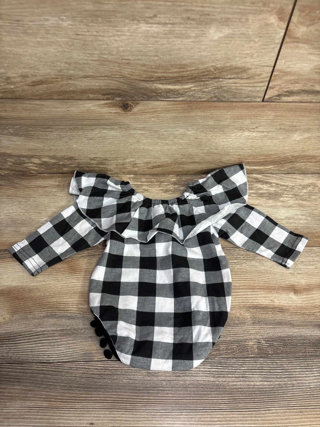 Buffalo Plaid  Long Sleeve Romper Grey sz 6-12m