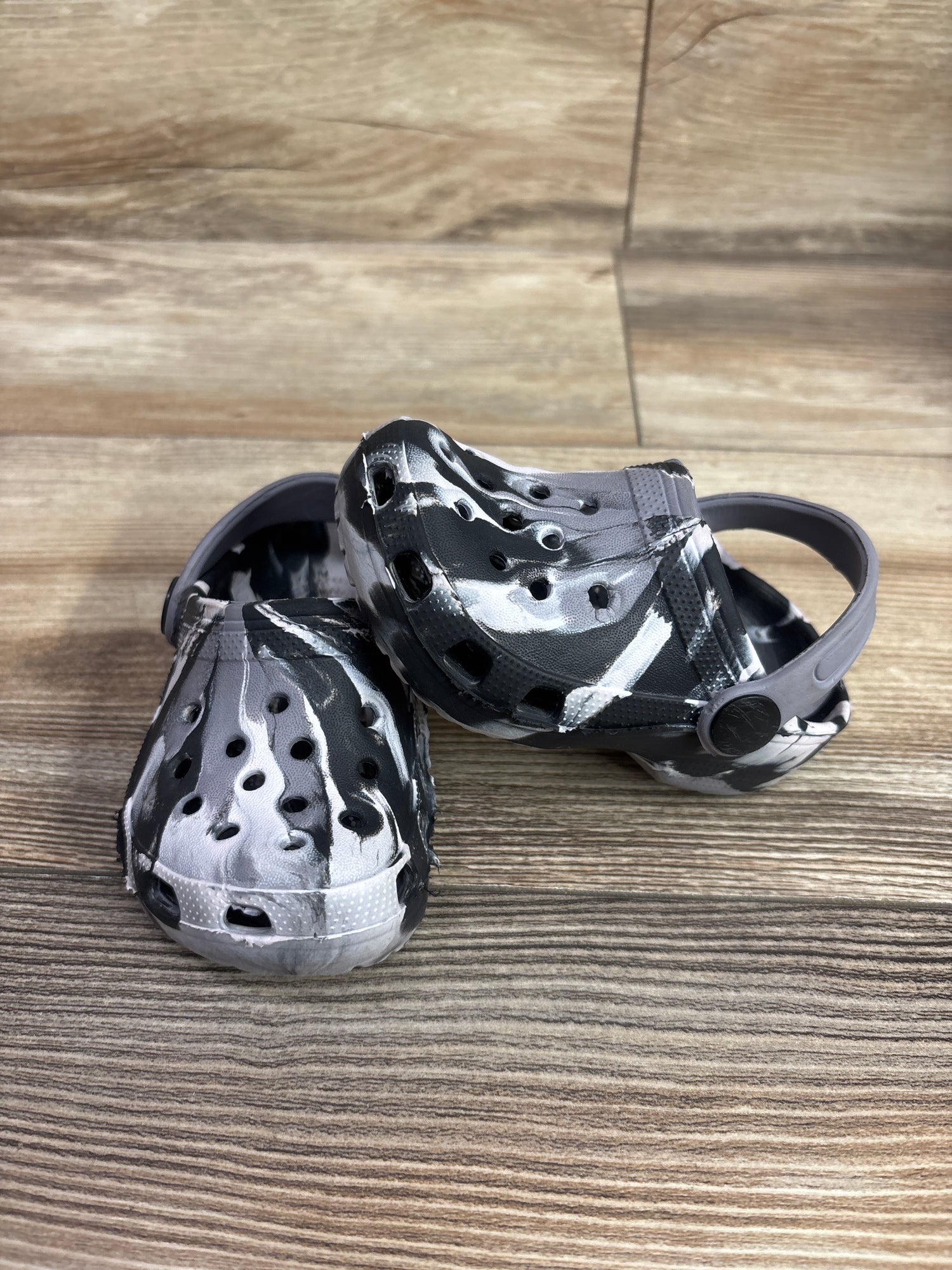 Marbled Clogs Black/White sz 5c