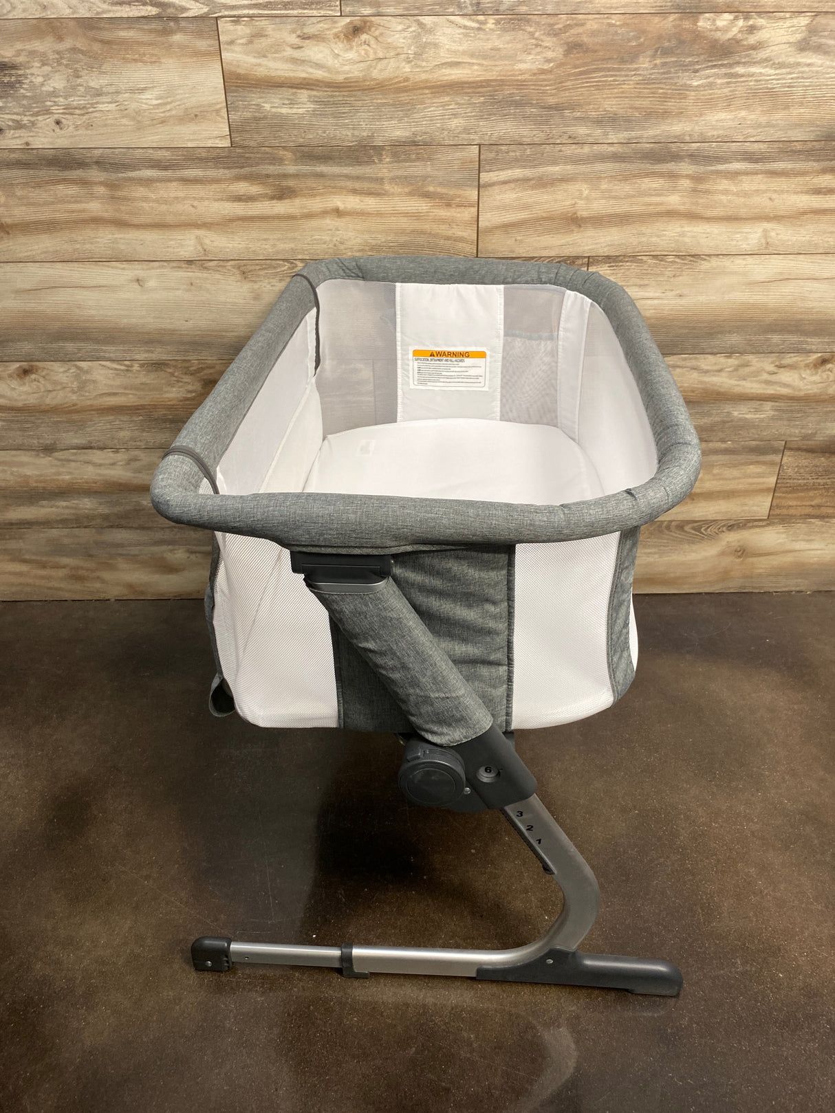 Baby Delight Beside Me Dreamer Bassinet in Charcoal