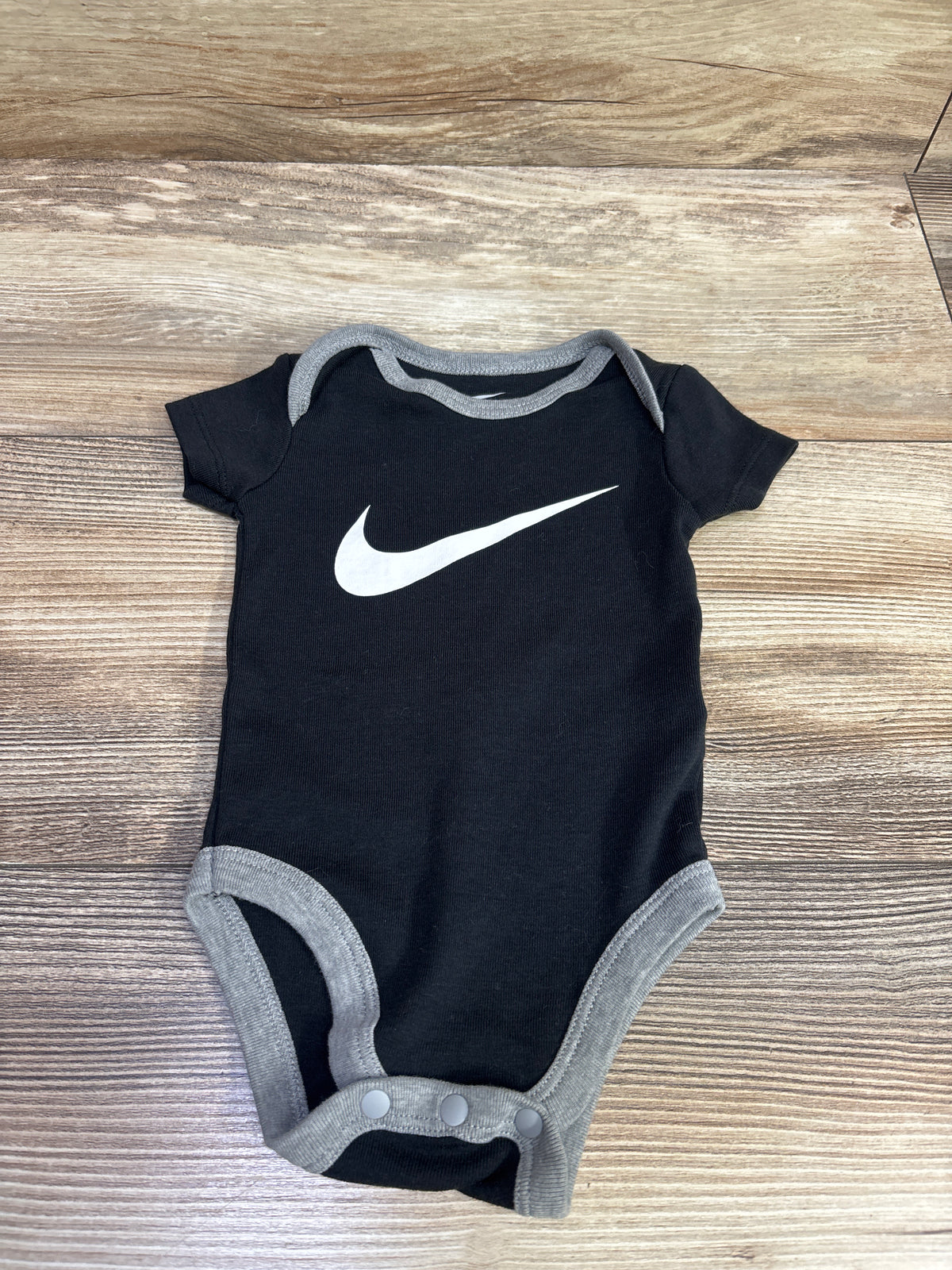 Nike Bodysuit Black sz 0-6m