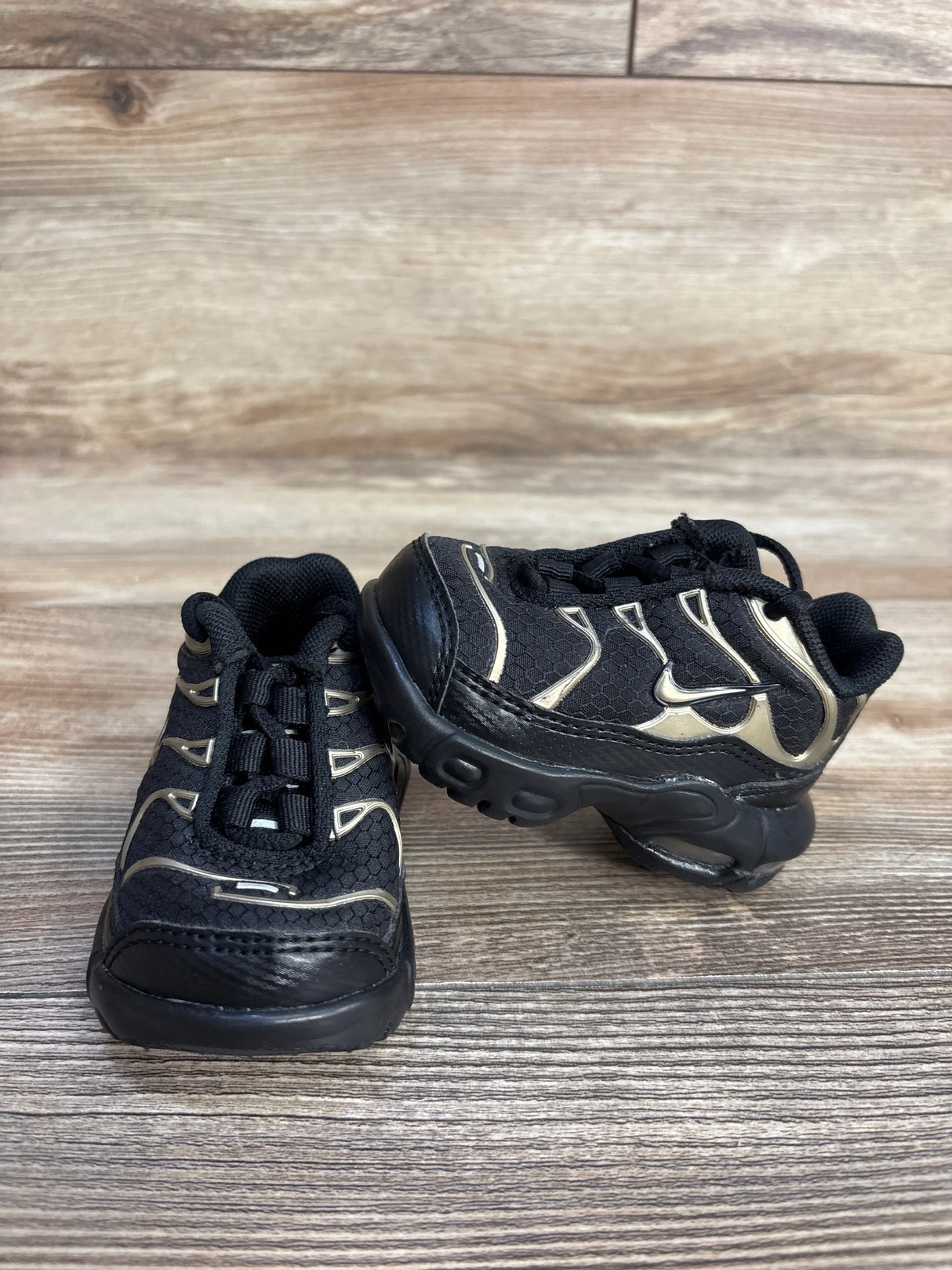 Nike Air Max Plus TD 'Black Metallic Gold Star' Sneakers, Black sz 2c