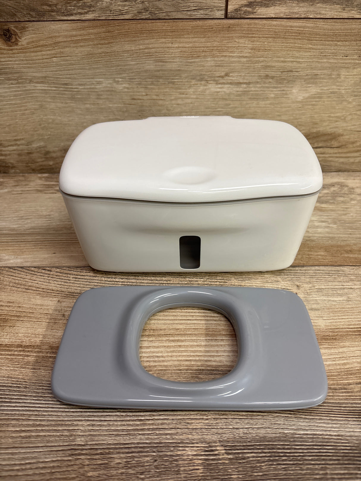 OXO Tot Perfect Pull Wipes Dispenser