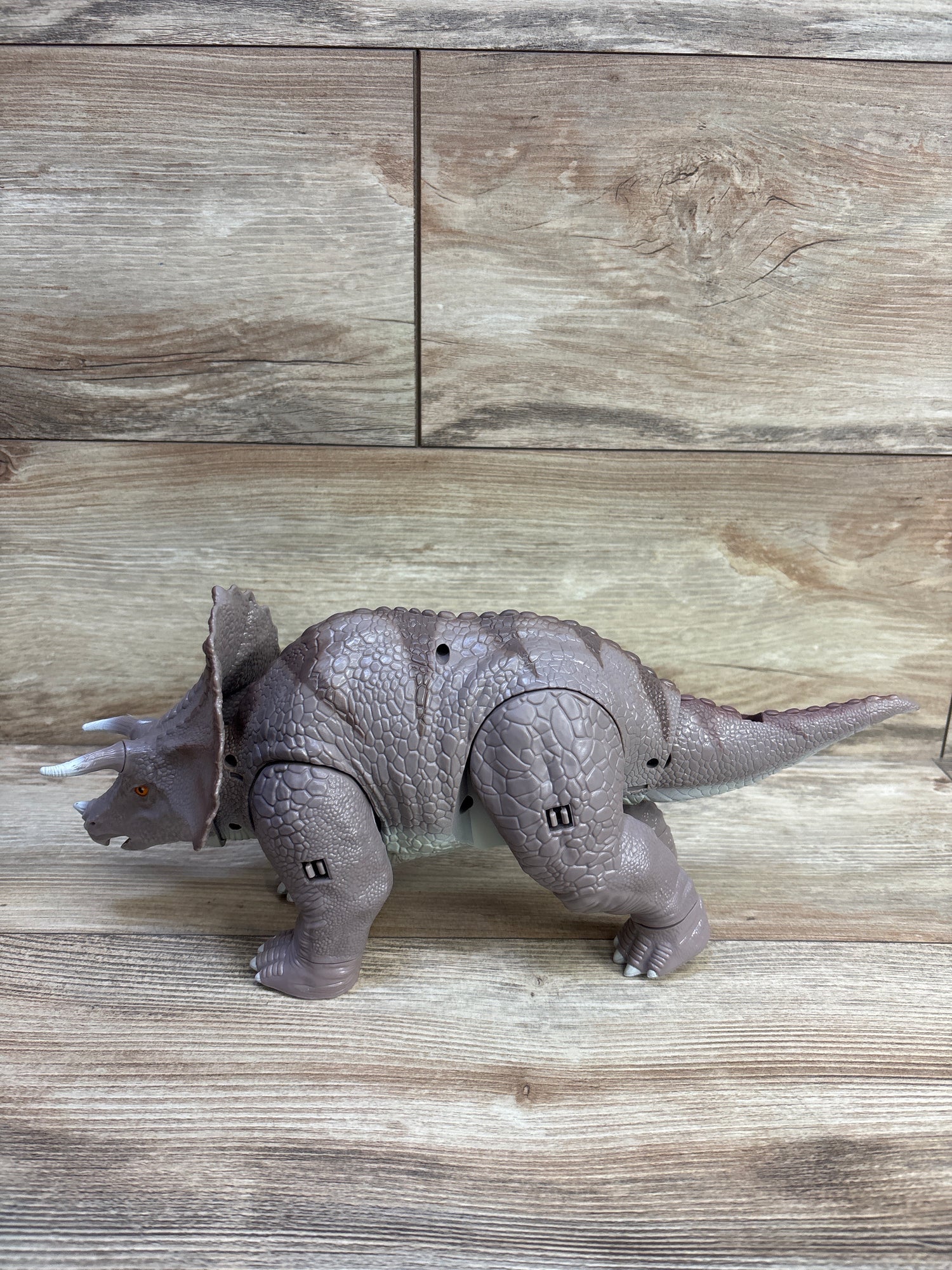 Mattel Jurassic World Habitat Defender Triceratops