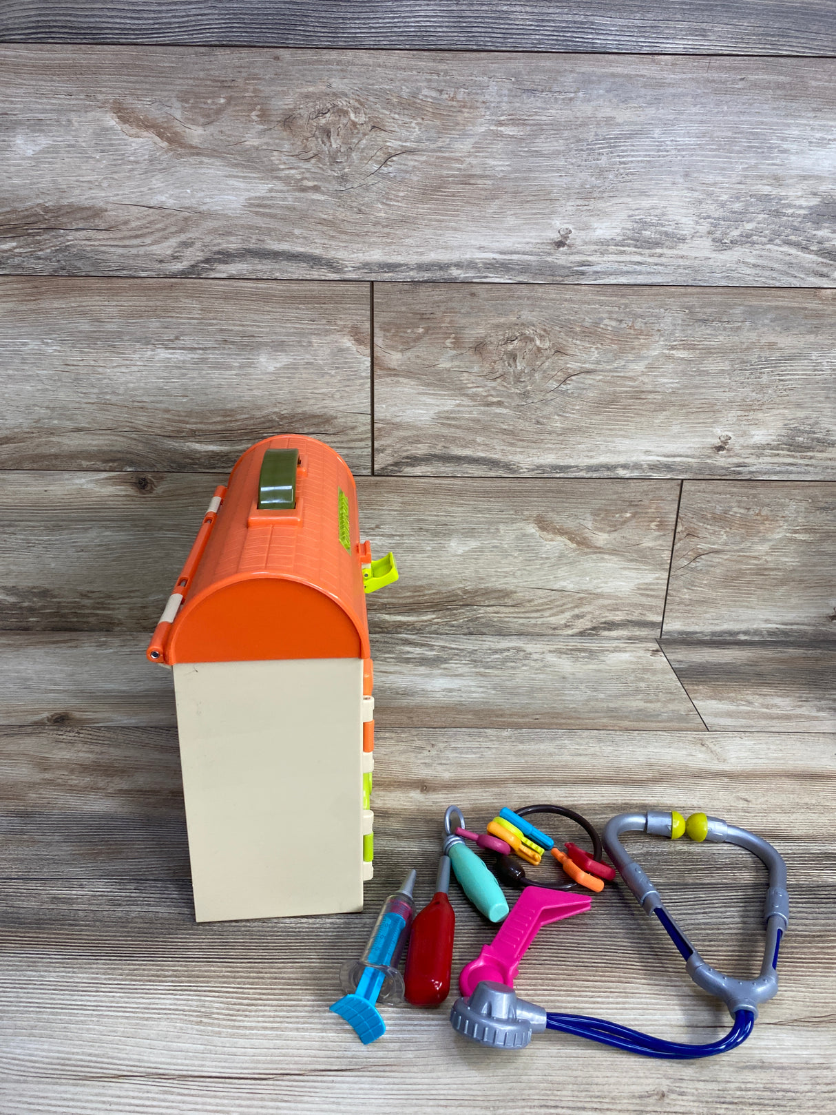 B. Toys Critter Clinic - Toy Vet Kit