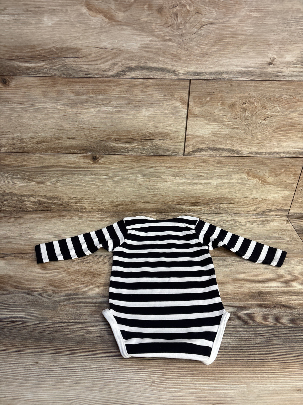 Striped Long Sleeve Bodysuit Black/White sz 6m