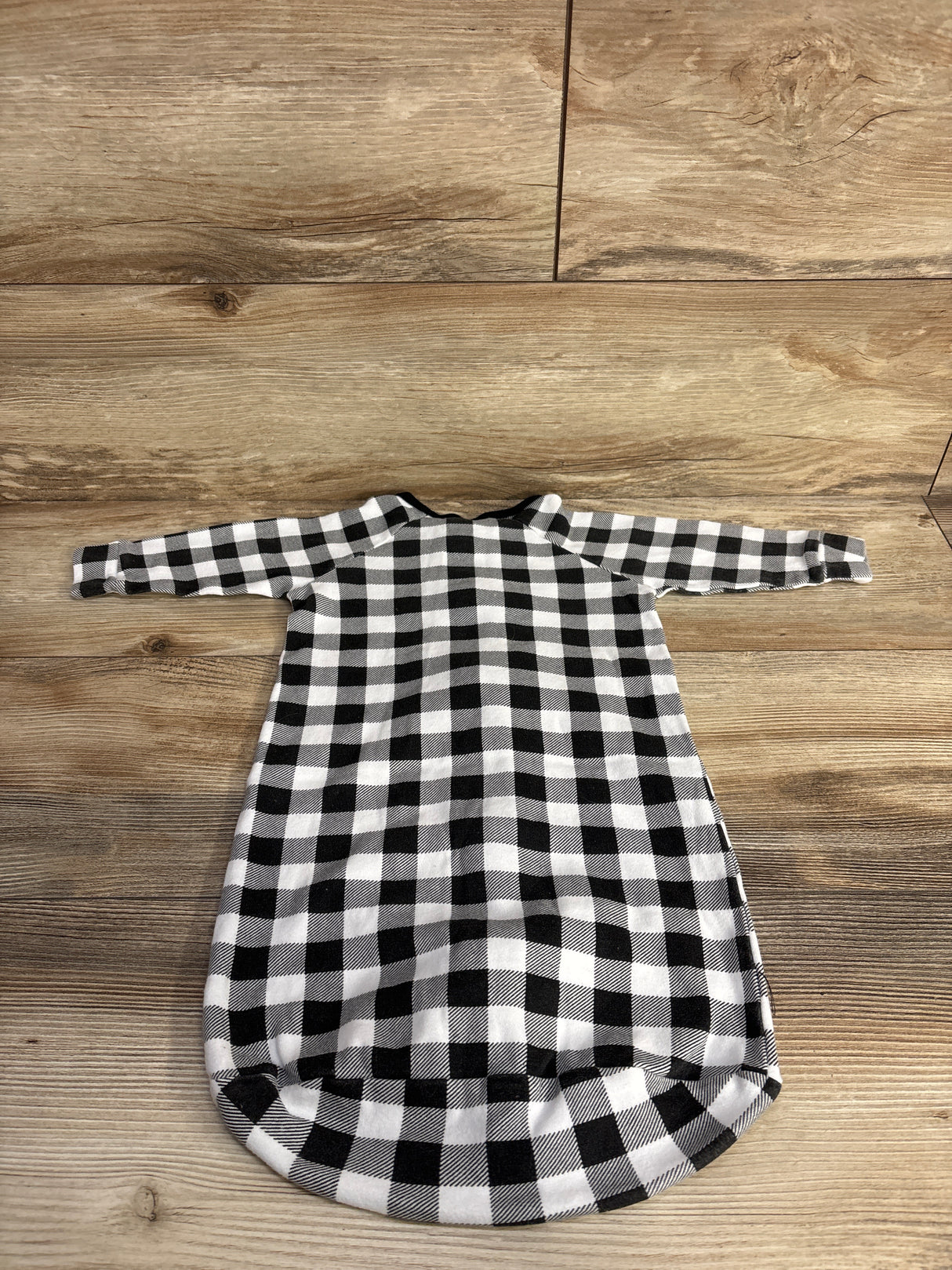 The Peanut Shell Buffalo Plaid Long Sleeve Sleepsack Black sz 0-3m