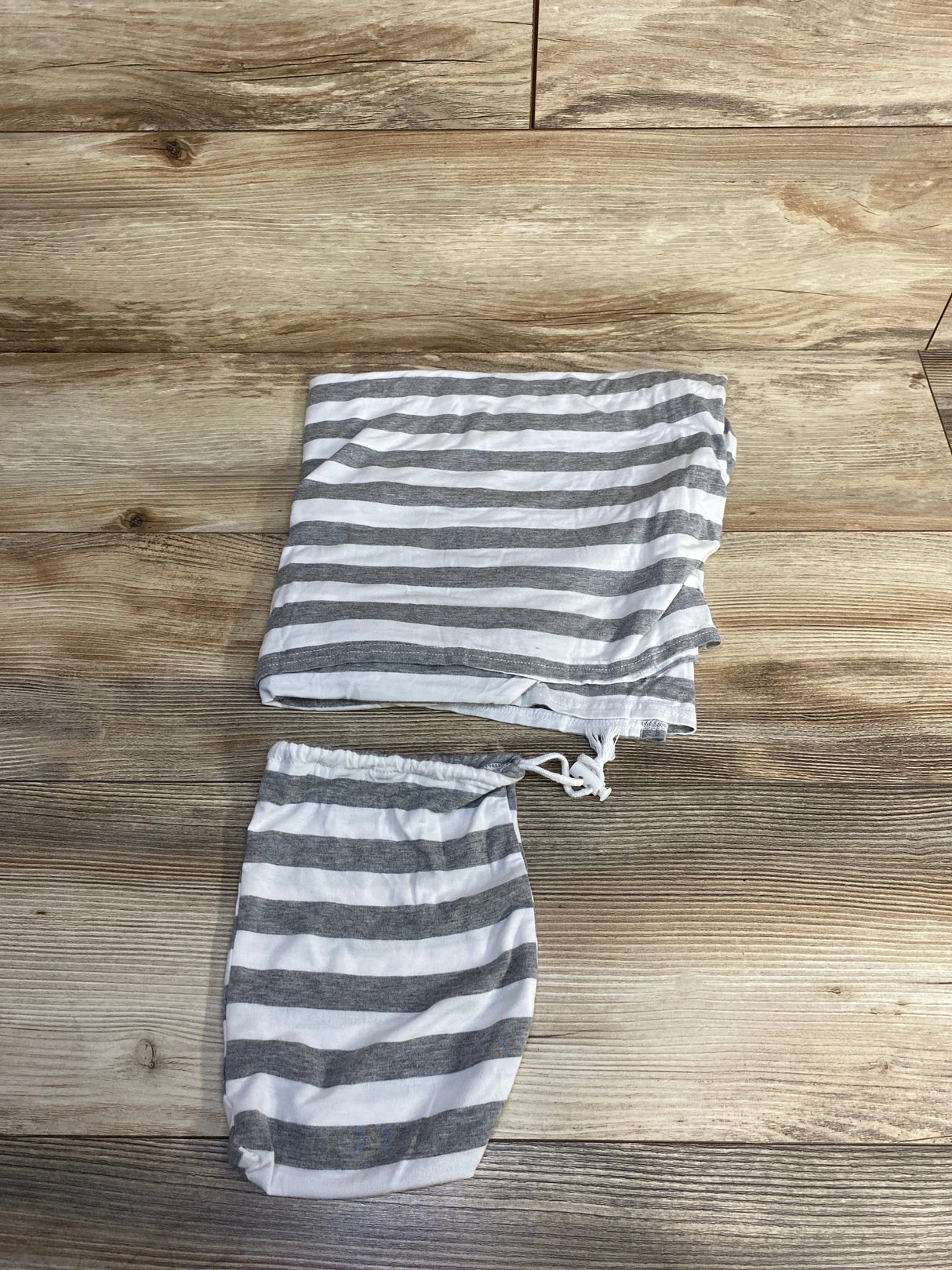 PROGOO Multi-Use Nursing Cover w/ Sack, Grey Stripes