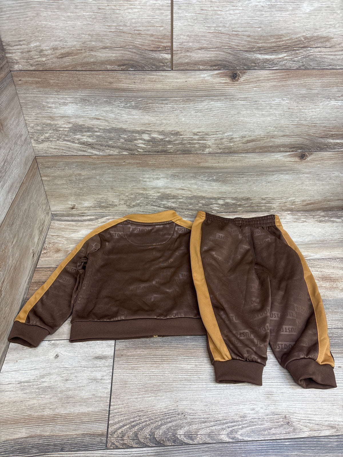 Nike 2pc Tracksuit Brown sz 24m