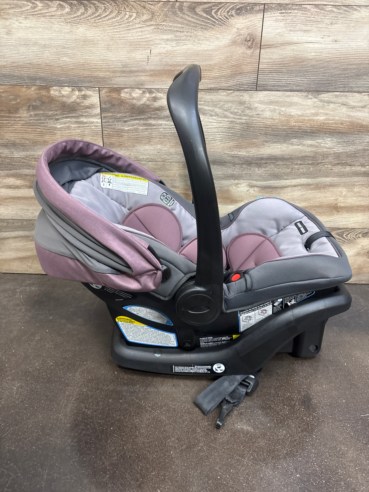 Graco SnugRide35 Infant Car Seat in Purple