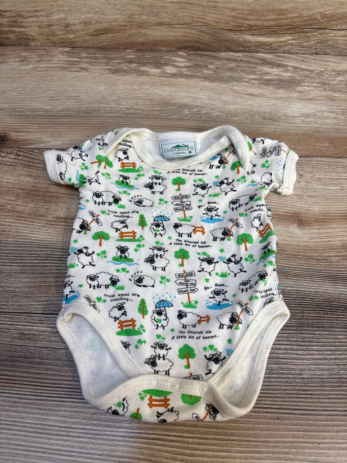 Baby bodysuit with cartoon sheep, Ireland and nature print, snap closure, size 3 months