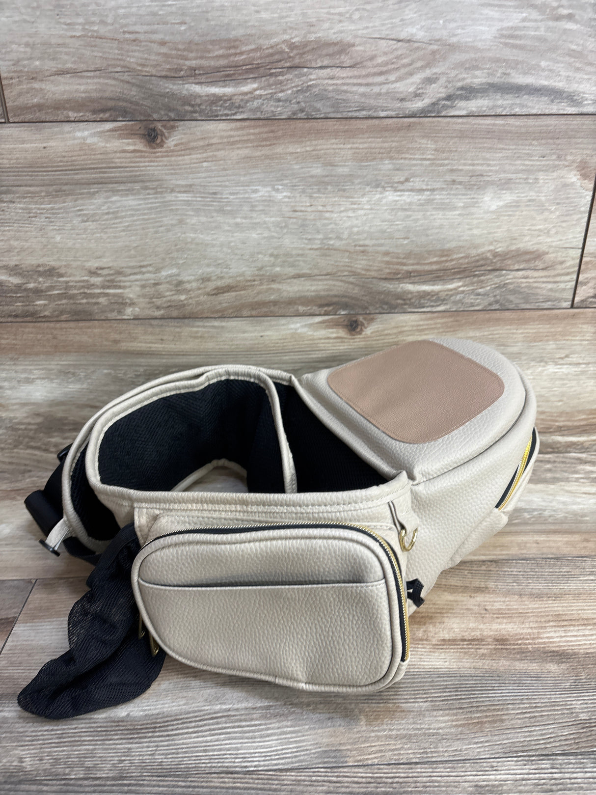 Tushbaby Hip Carrier in Vegan Leather Beige up to 45lbs