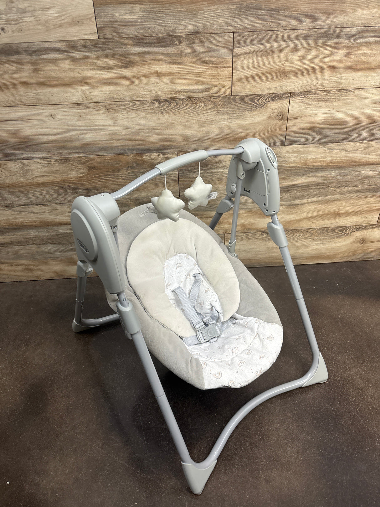 Graco Slim Spaces Compact Baby Swing in Reign Fashion
